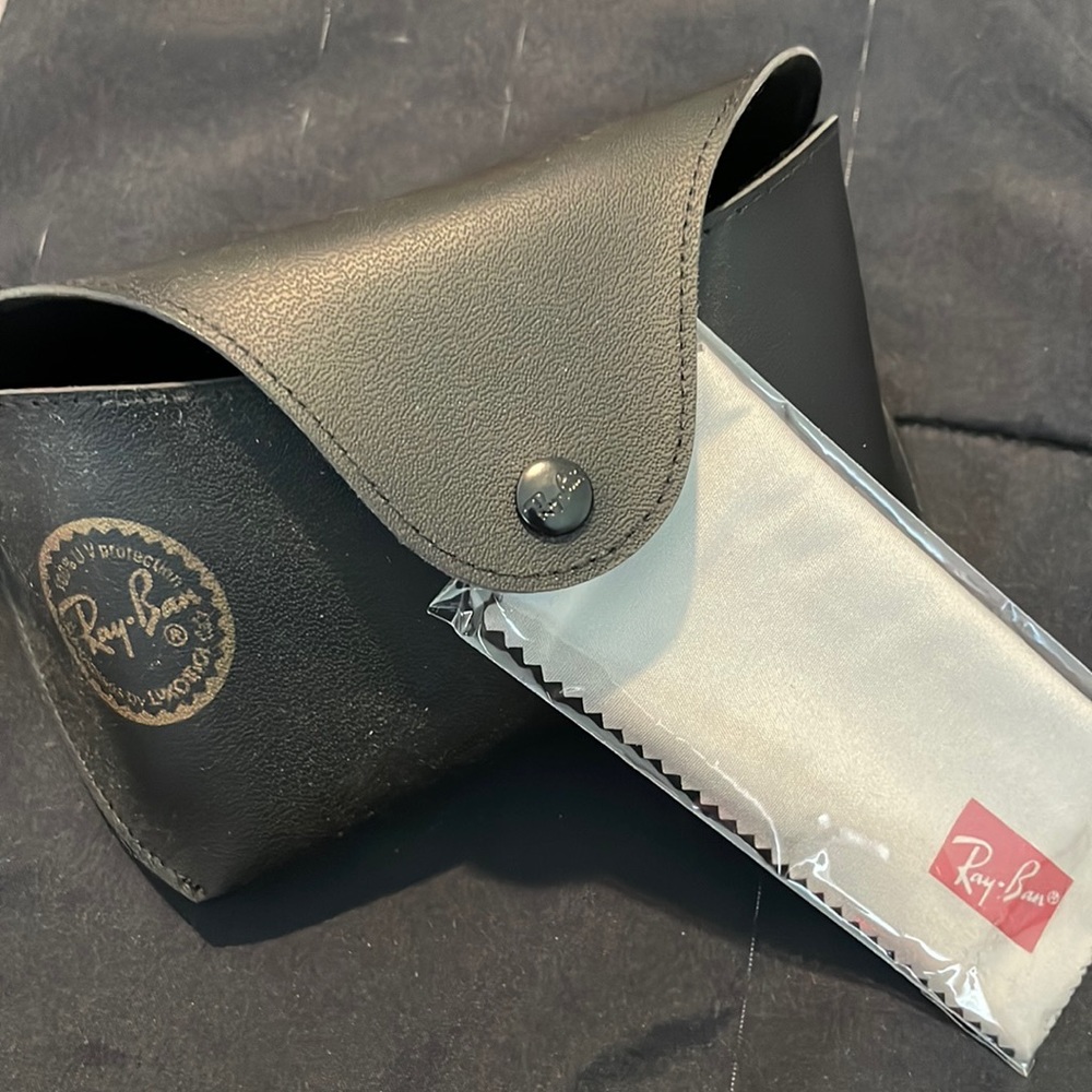 Oversized Ray-Ban sun glass holder